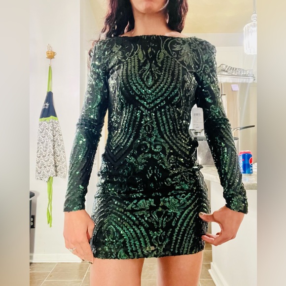 Windsor Hunter Green Long Sleeve Sequin Mini Dress - Picture 11 of 13